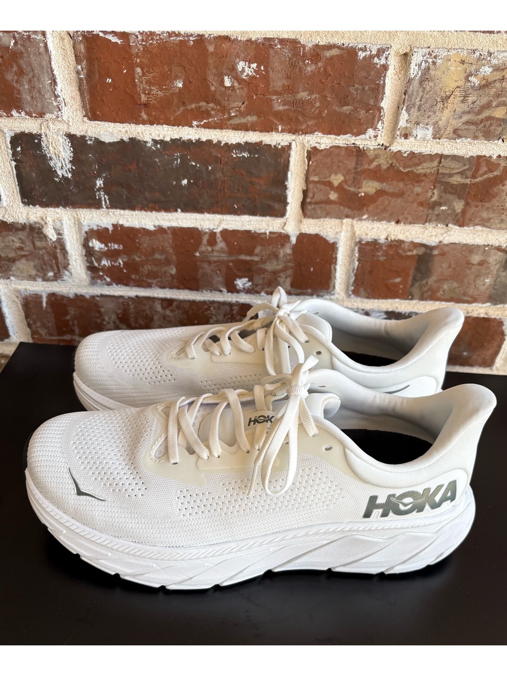 Hoka Arahi 7 Running Shoes White Sneakers Size 9 2E (Wide) - Picture 3 of 14